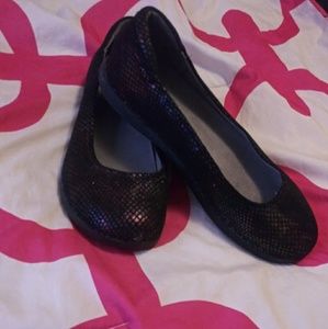 Metallic black purple nursing shoes